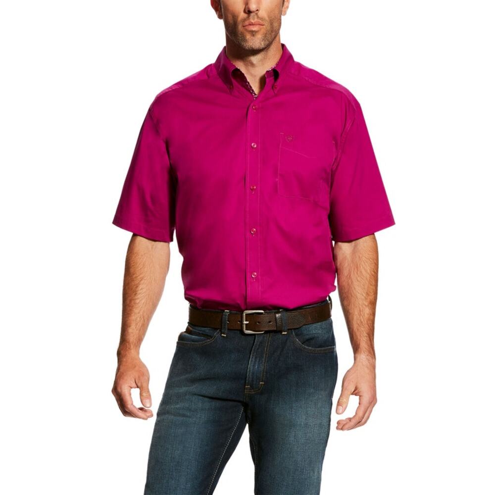 Ariat Men's Short Sleeve Solid Stretch Poplin Shirt in Berry Juice Large